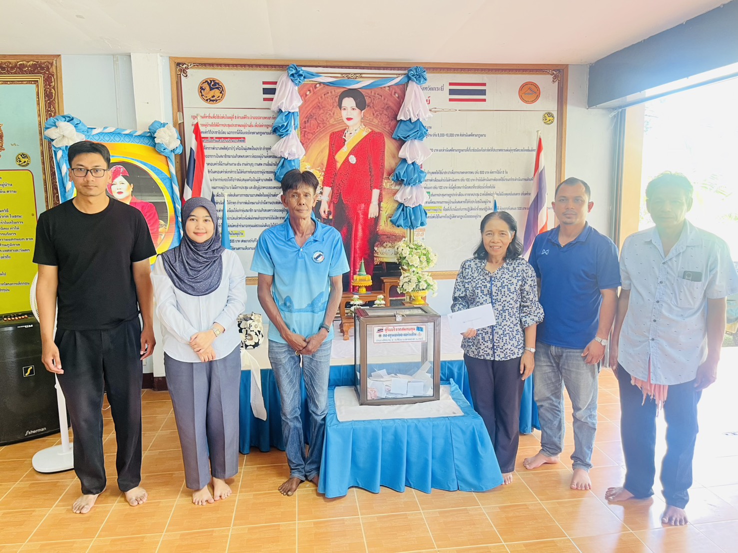 สพอ.ปลายพระยา ร่วมกิจกรรมเลี้ยงน้ำชาสมทบทุนกองทุนแม่ของแผ่นดินบ้านบางใหญ่ หมู่ที่ 8 ตำบลคีรีวง อำเภอปลายพระยา
