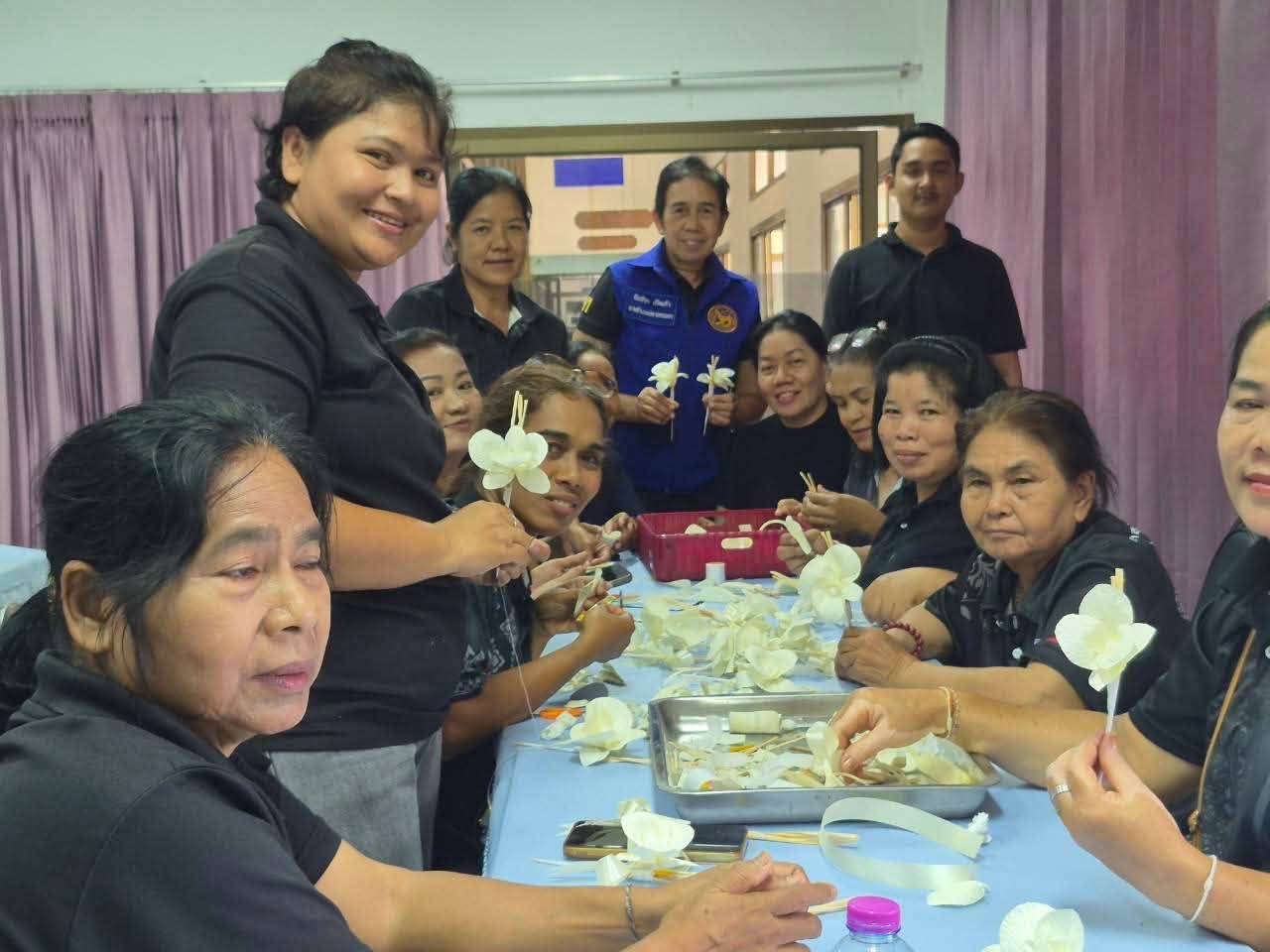  สพอ.ปลายพระยา ดำเนินกิจกรรม “พลังชุมชน ร้อยรักร้อยดวงใจ น้อมถวายอาลัยพระพันปีหลวง”